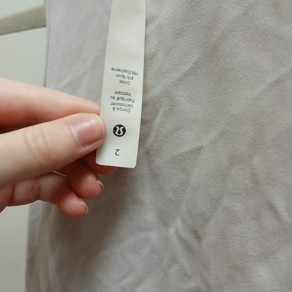 LuLuLemon Sleeveless Women's Top - Picture 2 of 3
